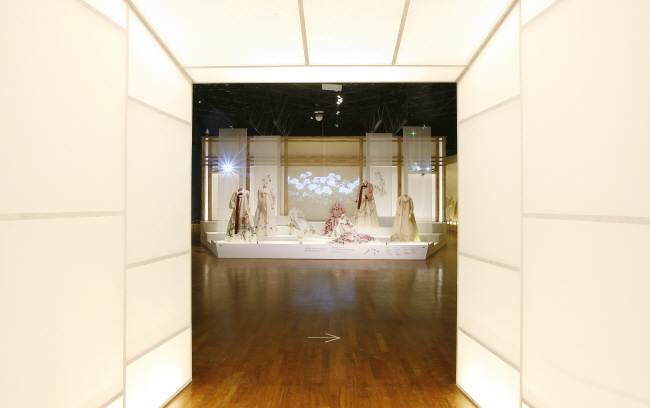 hanbok exhibition.006.JPG